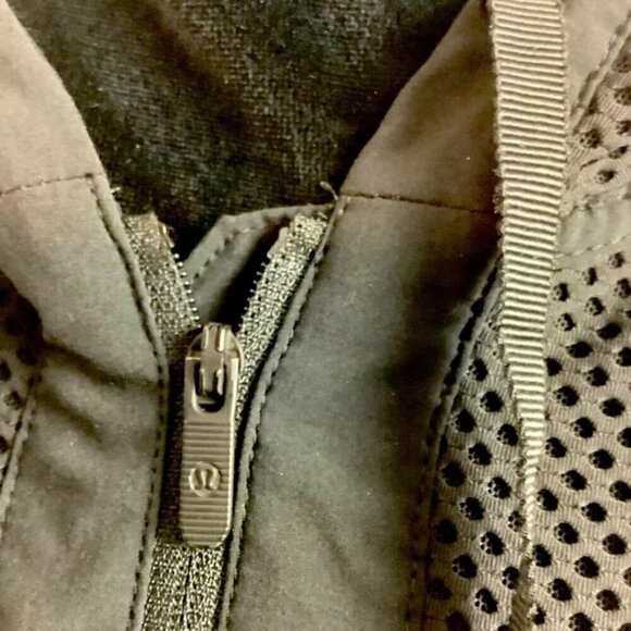 LULULEMON MESH RARE BLACK JACKET - Picture 6 of 12